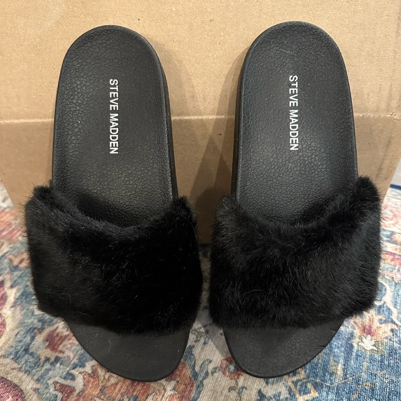 Steve Madden Black Slides - Picture 3 of 3